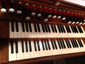 Console de l'orgue de la Charité-sur-Loire